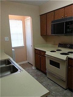 5th image of 2401 Sycamore Ave APT A4