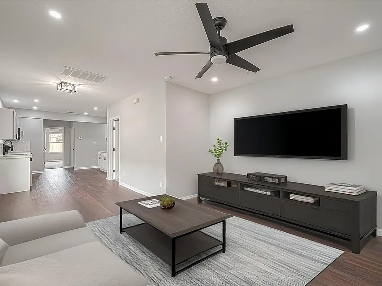 3413 Simmons St — Photo 2