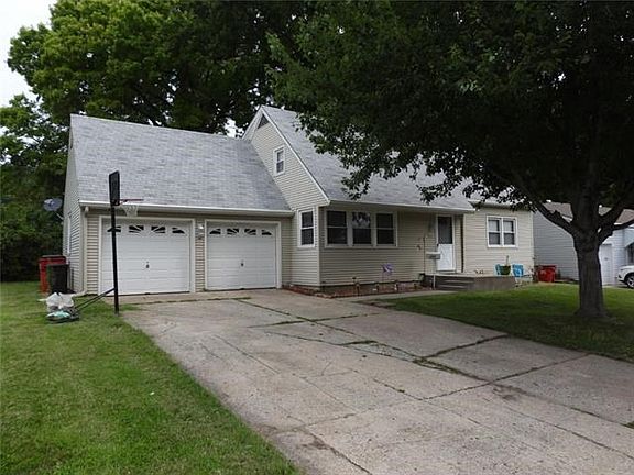 2nd image of 300 E Golden Ln