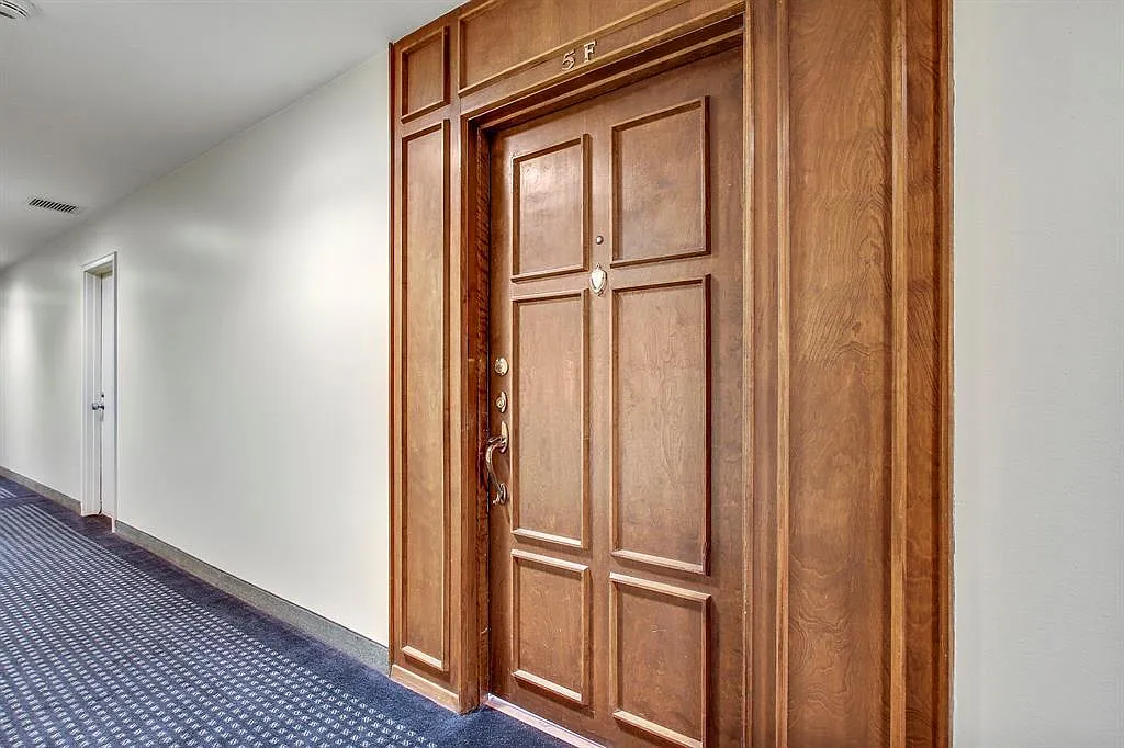 2 bed, 2.0 bath, 1294 sqft, $3,500 — Photo 3
