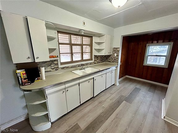 4th image of 1059 Arlington Pl