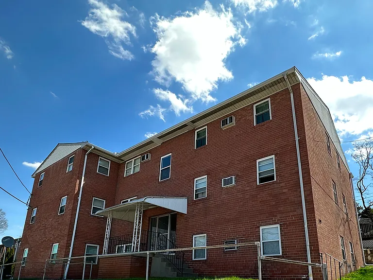 Parkside Apartments — Photo 10