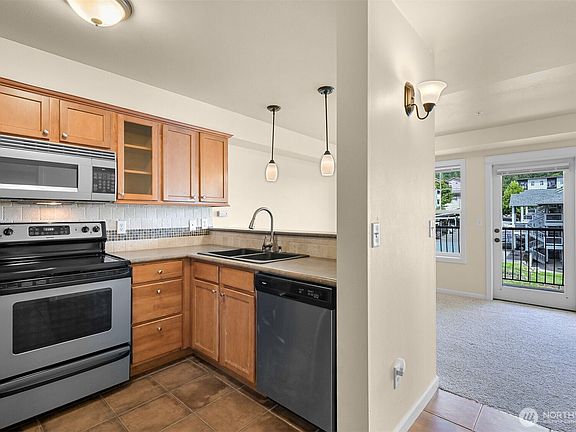 4th image of 680 32nd Street #C402