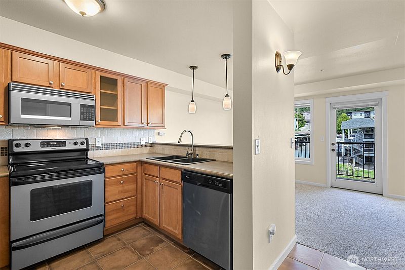 4th image of 680 32nd Street #C402