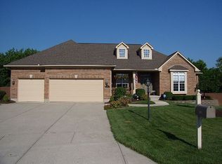 111 Diamond Dr, Centerville, OH 45458