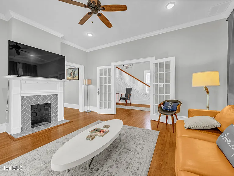 1517 Market St — Photo 14