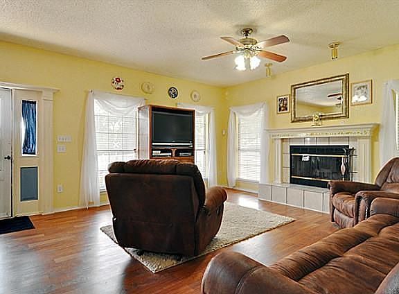 2nd image of 5791 Woodcrest Dr