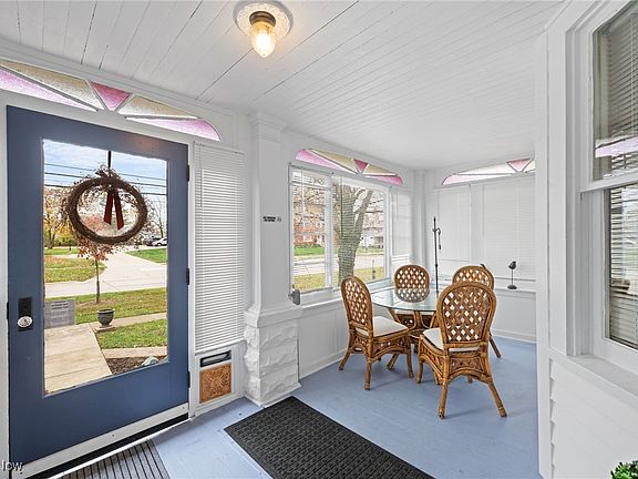 5th image of 324 N Broadway St