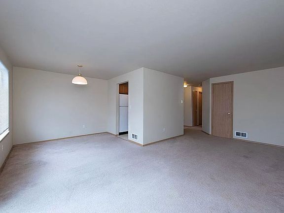 3rd image of 218 Maple Ave