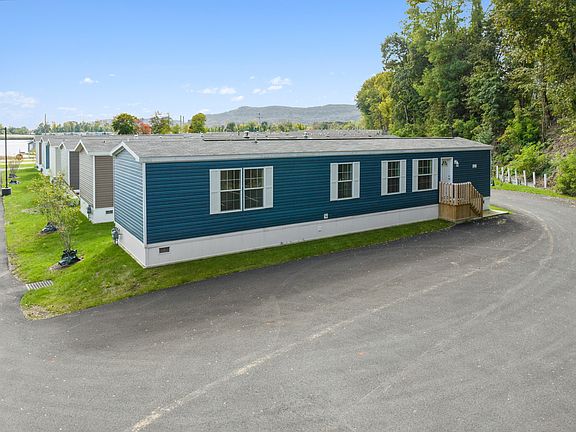 3rd image of 21 Leeward Ln