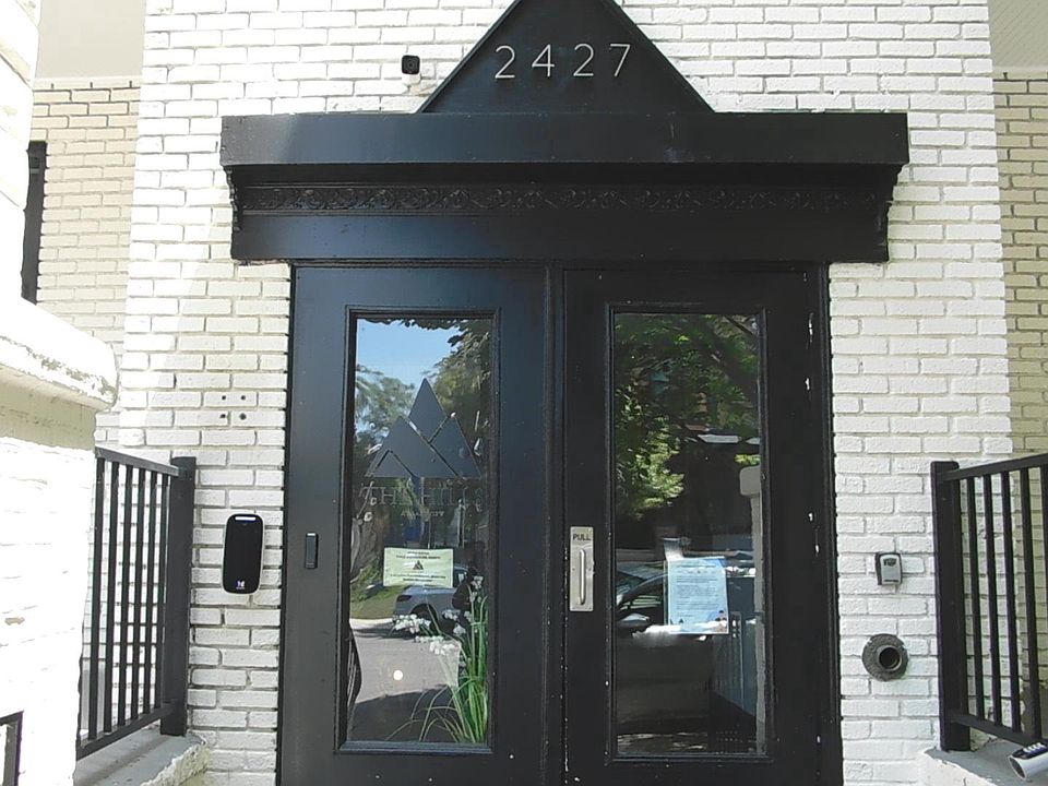 1st image of 2427 Lakeview Ave APT 2D