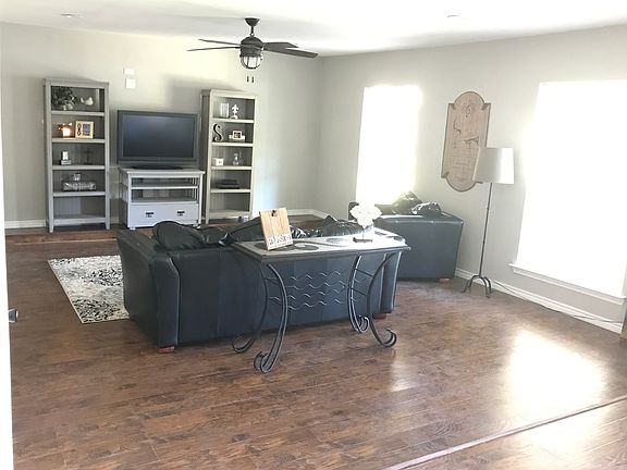 5th image of 248 Crestwood Cir