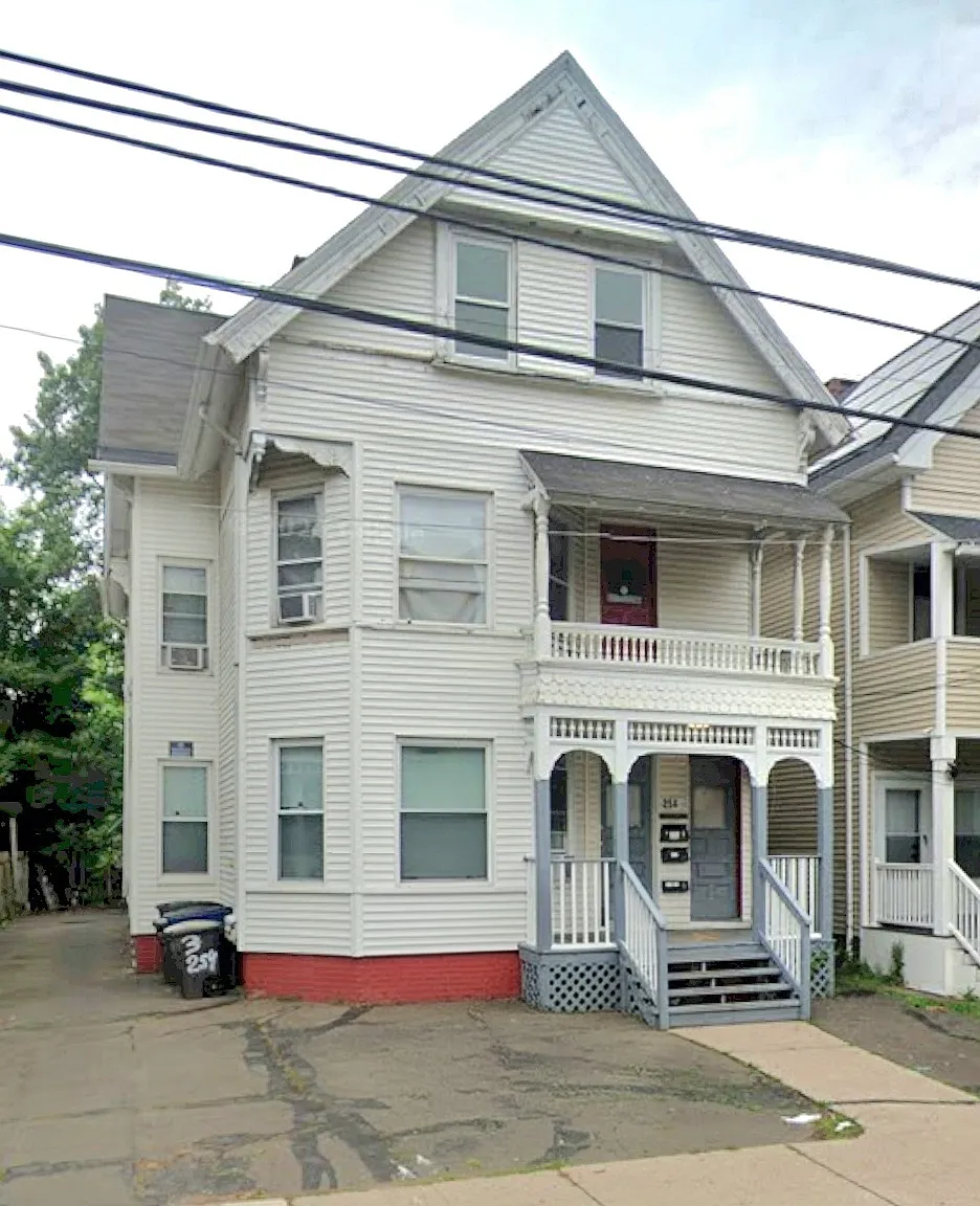 2 bed, 837 sqft, $1,425 — Photo 1