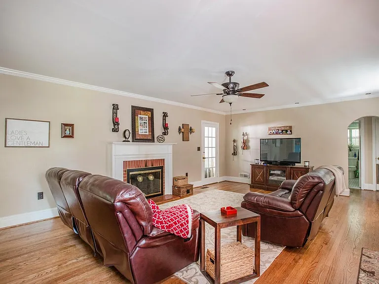 300 Pinecrest Dr — Photo 14