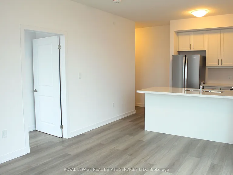 460 Dundas St E #1102 — Photo 15