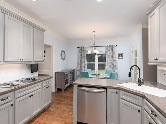 3rd image of 3228 Mantilla Dr