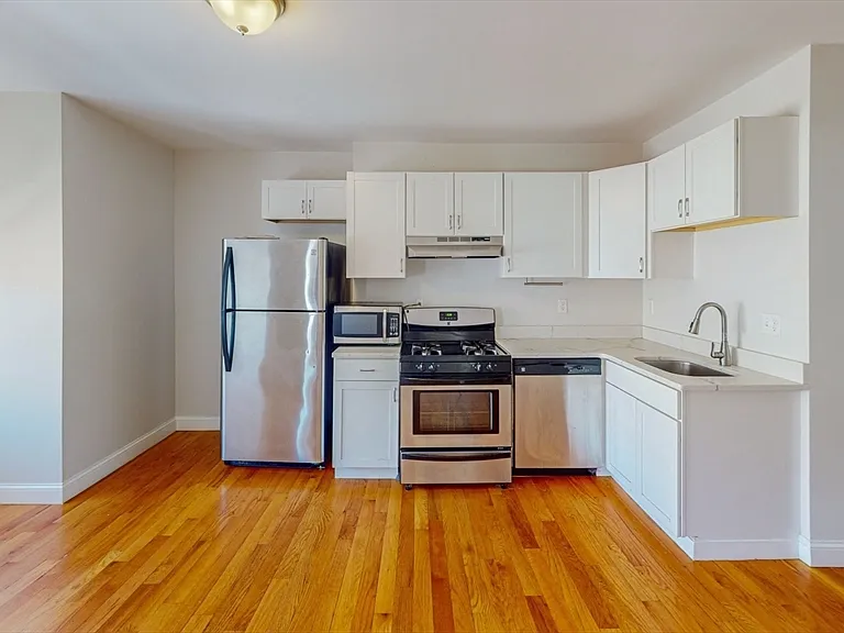 67 Marion St #3 — Photo 4