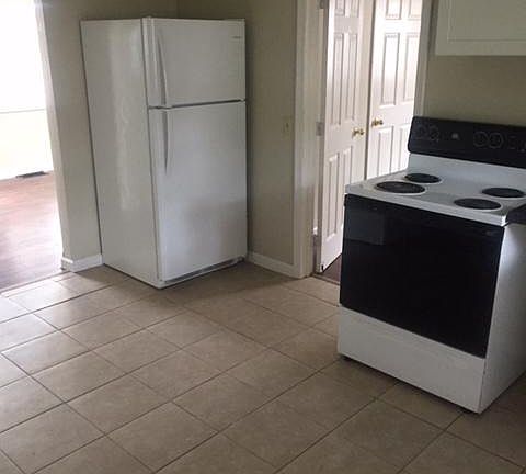 5th image of 344 E Miller Ave
