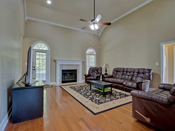 5th image of 2613 Southhurst Dr SE