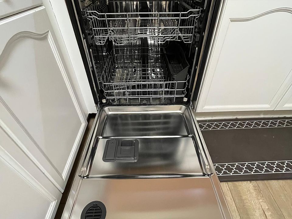 1st image of 255 N Michigan Ave APT 3