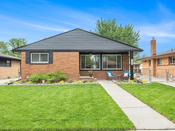 24504 Princeton St, Saint Clair Shores, MI 48080