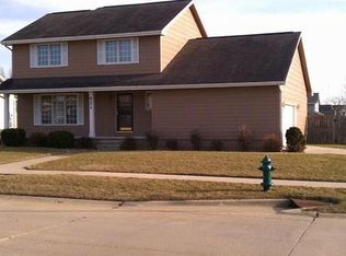 621 Huntington Ridge Rd NE, Cedar Rapids, IA 52402