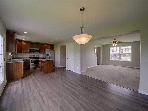 4th image of 444 Lost Creek Dr
