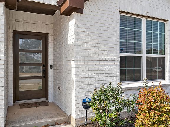 4th image of 469 Rosemellow St