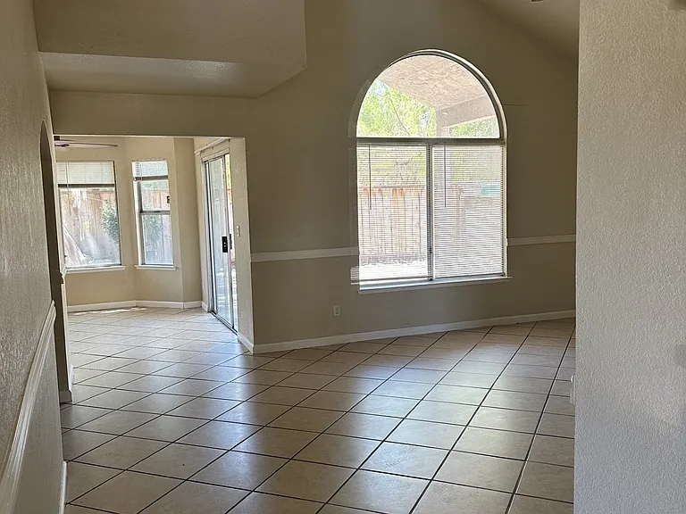 2150 Holder Ln — Photo 3