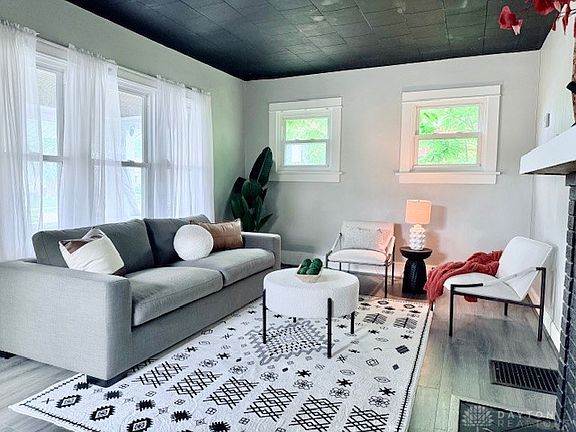 5th image of 332 N Garland Ave