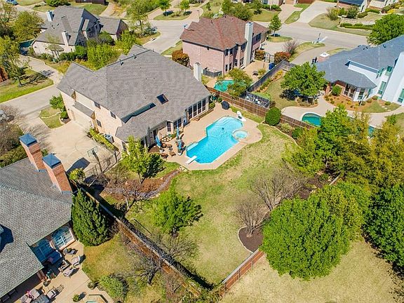 4th image of 801 Woodhaven Dr
