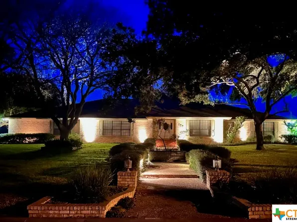 827 S Penn St, Flatonia, TX 78941