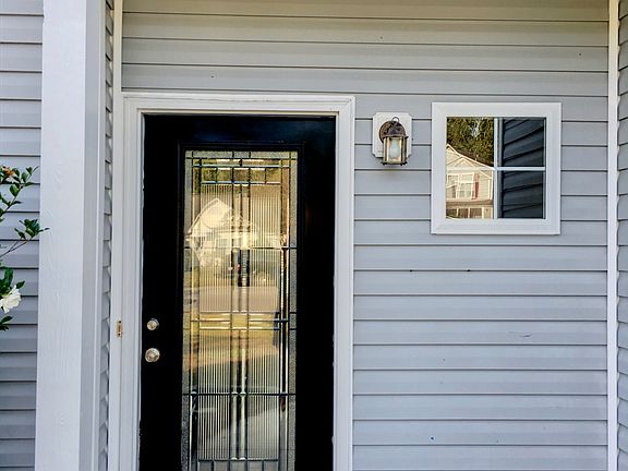 2nd image of 601 Windsor Dr SE