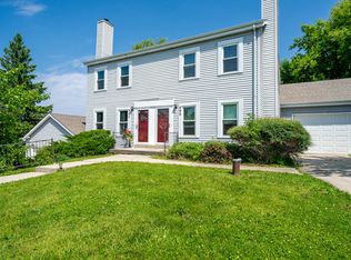 490 Hi View Dr, Brookfield, WI 53045