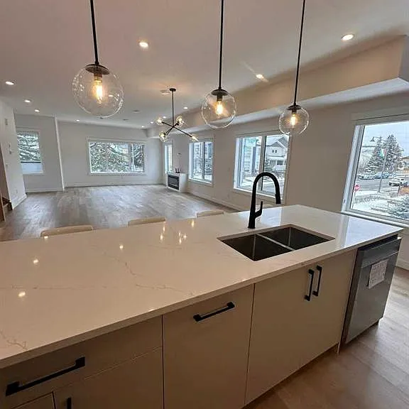 4744 Bowness Rd NW — Photo 13