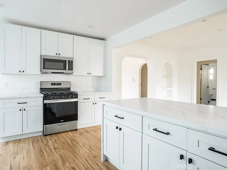 738 S Stanley Ave — Photo 8