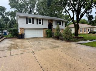 807 Hayward Ave, Streamwood, IL 60107