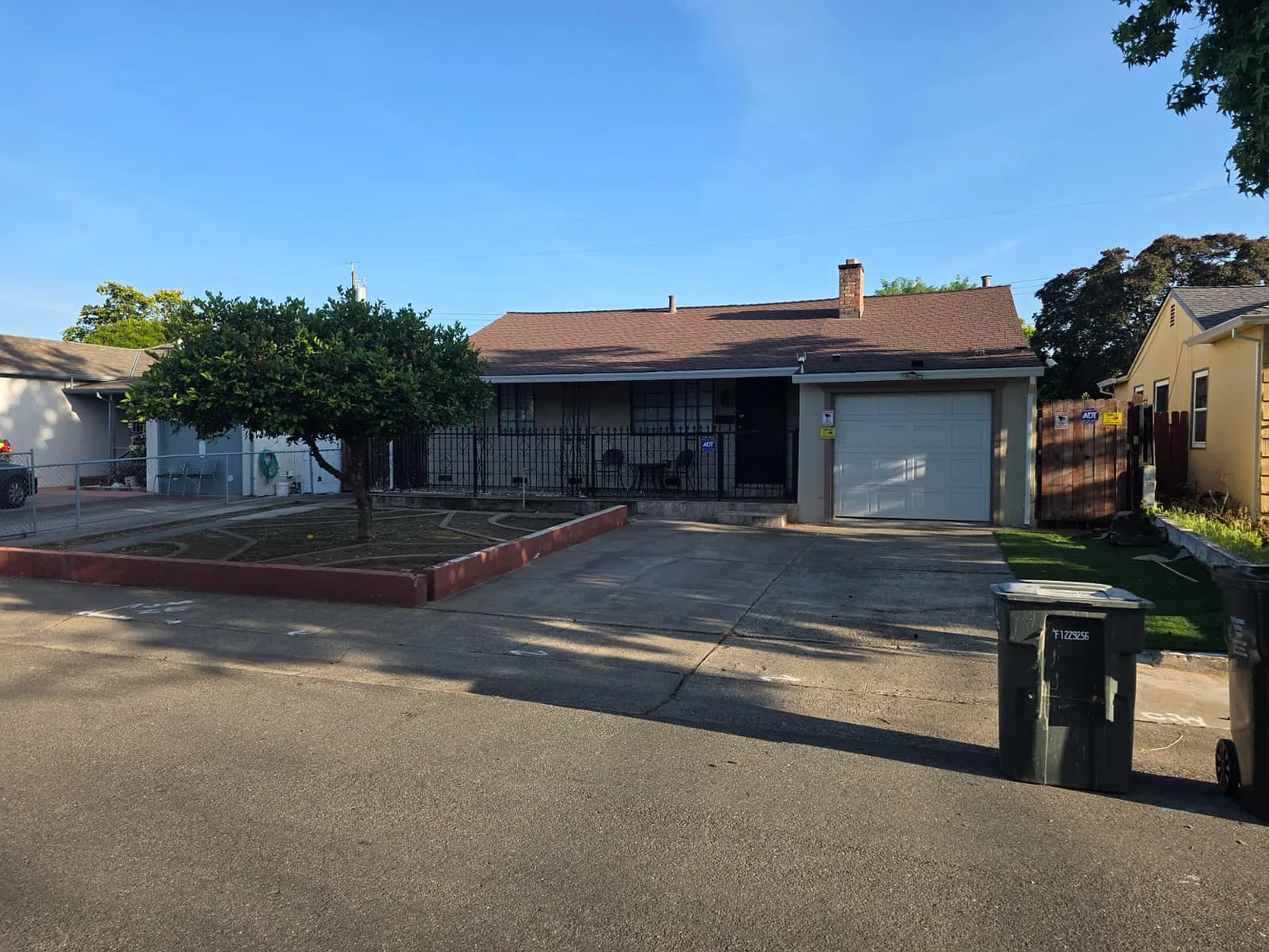 3 bed, 1135 sqft, $2,500 — Photo 3