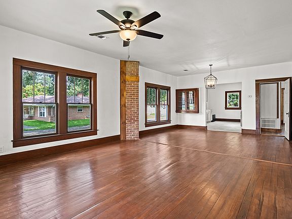 3rd image of 207 W 3rd St