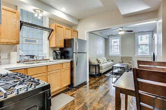 5th image of 2424 W Moffat St #G
