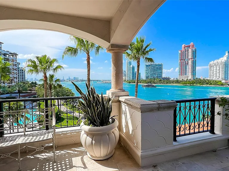 7241 Fisher Island Dr #7241 — Photo 48