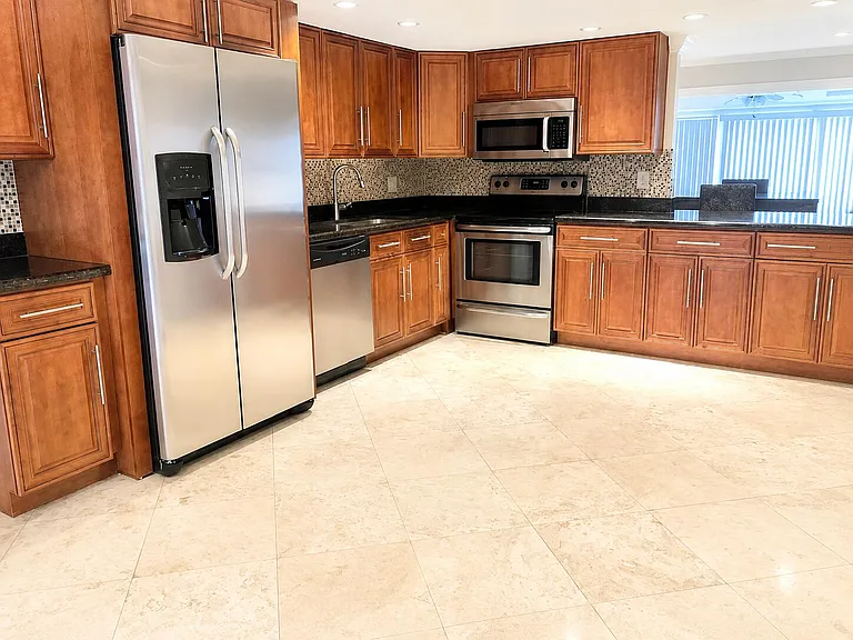 552 Deer Creek Wildwood Ln E — Photo 2