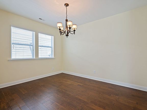 5th image of 221 Macy Grove Dr