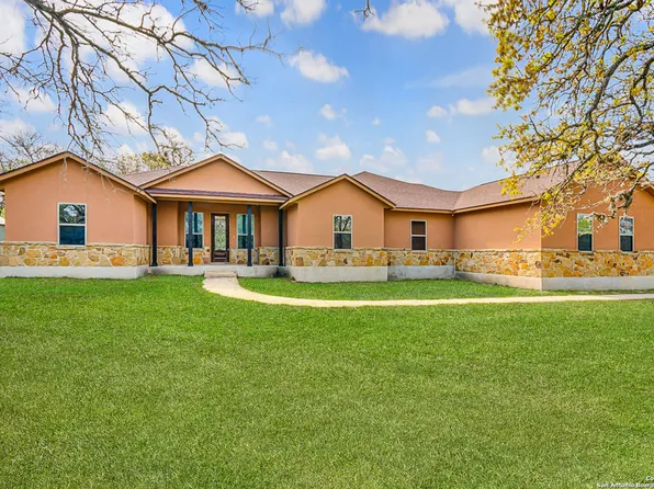 168 Champions Blvd, La Vernia, TX 78121