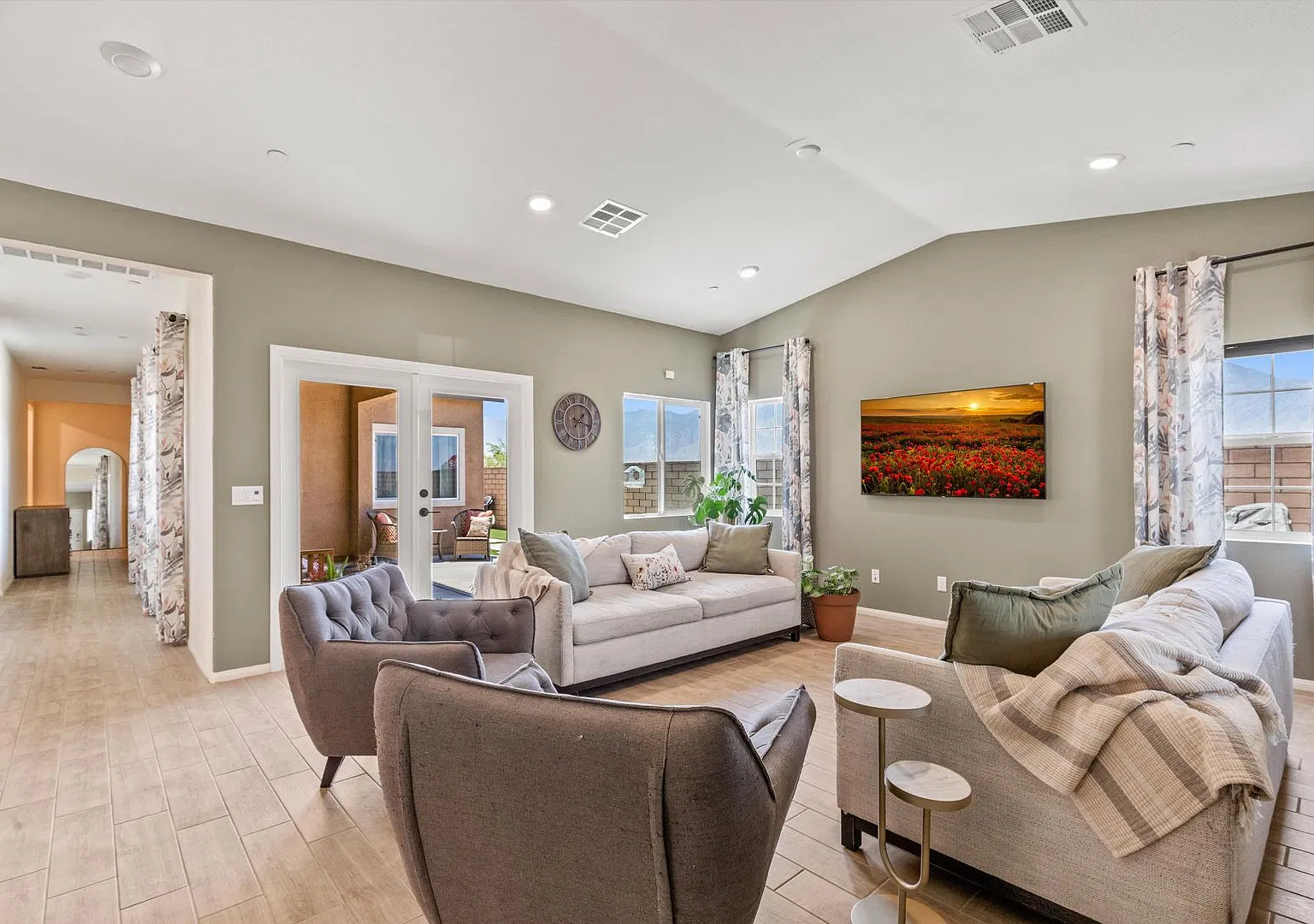 Elegant Corner-Lot Home in the Verano Community 3 Bed/2 Bath — Photo 2