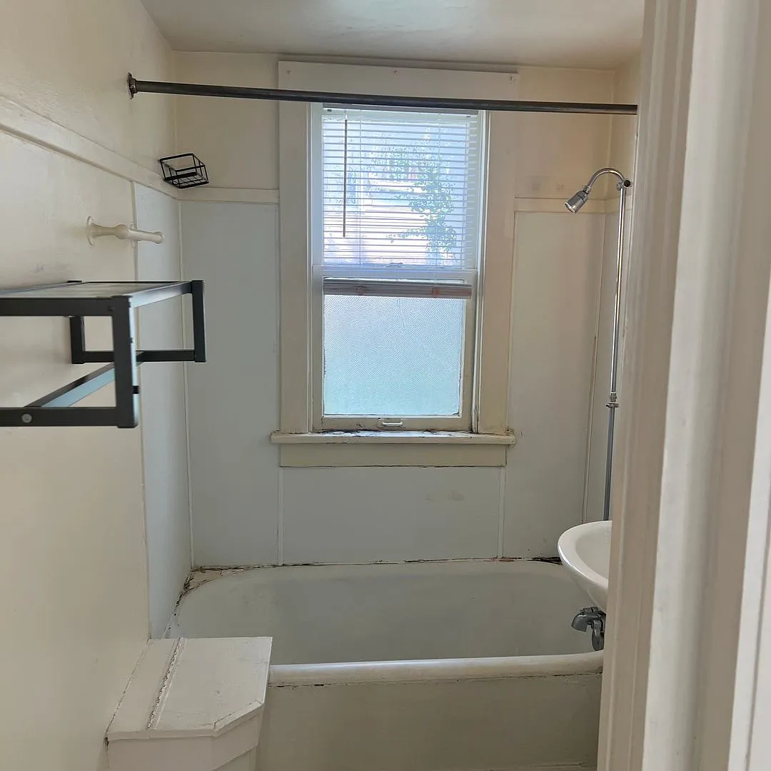 Charming Riverwest Studio! 250 move-in credit offered through end of the month** — Photo 2