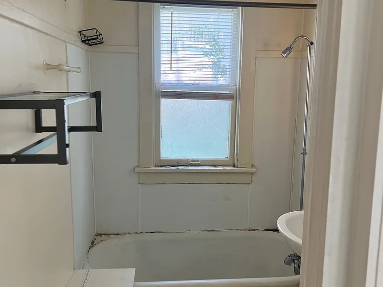 1108 E Clarke St — Photo 2