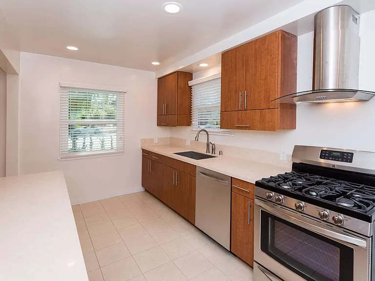 4752 Topanga Canyon Blvd — Photo 8