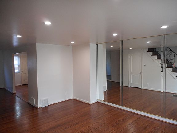 4th image of 210 E Ashdale St