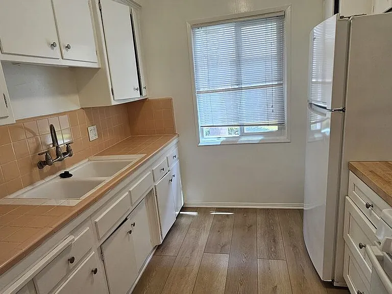 1227 S Holt Ave — Photo 6